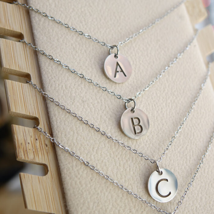 Collier lettre personnalisable