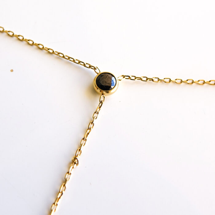 Collier lasso en Y avec perles noires – Image 3