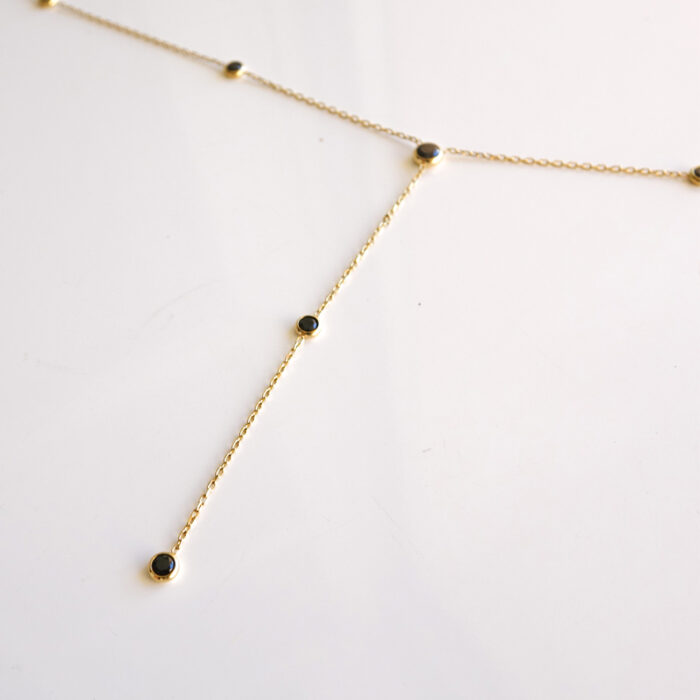 Collier lasso en Y avec perles noires – Image 2